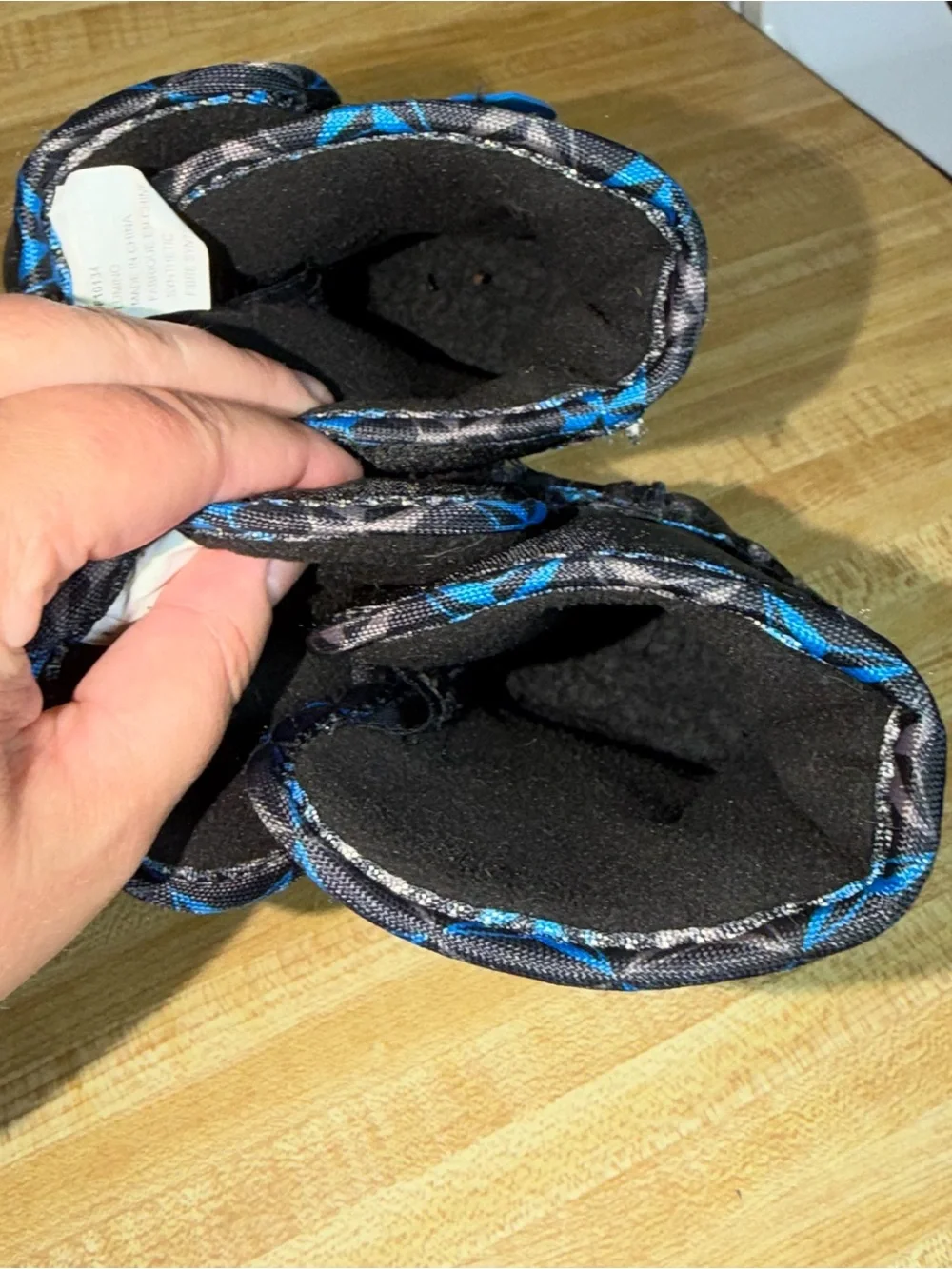 Boys toddler size 8 Winter Snow Boots - Durable Waterproof Design